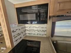 2017 Thor Motor Coach Hurricane 31Z, $ 66,600