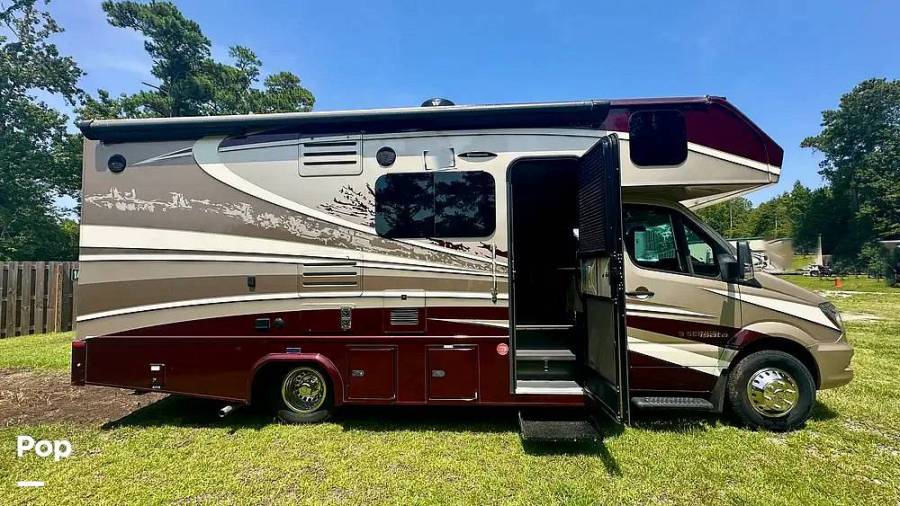 2019 Dynamax Isata 3 24FW, $ 78,900