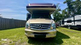 2019 Dynamax Isata 3 24FW, $ 78,900