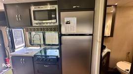2019 Dynamax Isata 3 24FW, $ 78,900