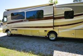 2016 Fleetwood Bounder 35K, $ 65,000