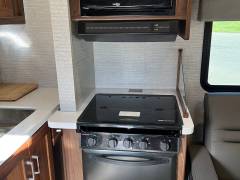 2021 Winnebago Minnie Winnie 31H, $ 64,900