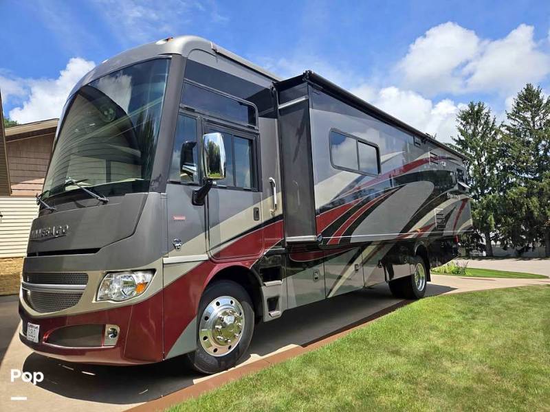 2013 Winnebago Adventurer 32H, $ 59,000