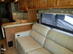 2013 Winnebago Adventurer 32H, $ 59,000