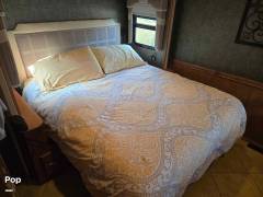 2013 Winnebago Adventurer 32H, $ 59,000