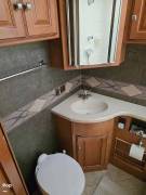 2013 Winnebago Adventurer 32H, $ 59,000
