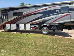 2013 Winnebago Adventurer 32H, $ 59,000