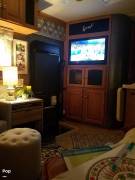 2013 Winnebago Adventurer 32H, $ 59,000