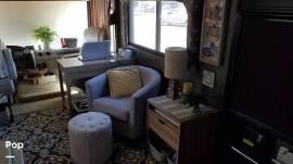 2013 Winnebago Adventurer 32H, $ 59,000