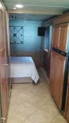 2013 Winnebago Adventurer 32H, $ 59,000