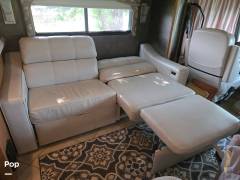 2013 Winnebago Adventurer 32H, $ 59,000