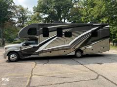 2022 Thor Motor Coach Magnitude XG32, $ 173,000