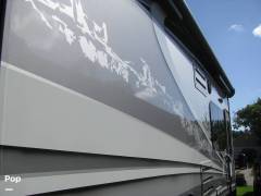 2018 Dynamax Isata 3 Series 24FW, $ 82,950