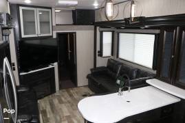 2018 Heartland Road Warrior 429TH, $ 45,000