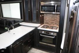 2018 Heartland Road Warrior 429TH, $ 45,000