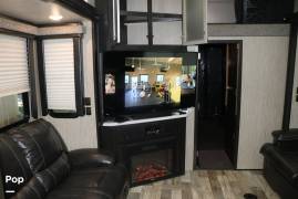 2018 Heartland Road Warrior 429TH, $ 45,000