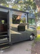 2022 Winnebago Sunstar 31B, $ 94,868