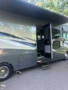 2022 Winnebago Sunstar 31B, $ 94,868