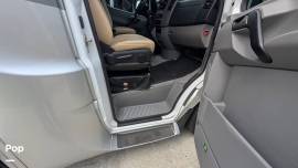 2017 Leisure Travel Unity U24IB, $ 98,500