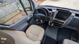 2017 Leisure Travel Unity U24IB, $ 98,500