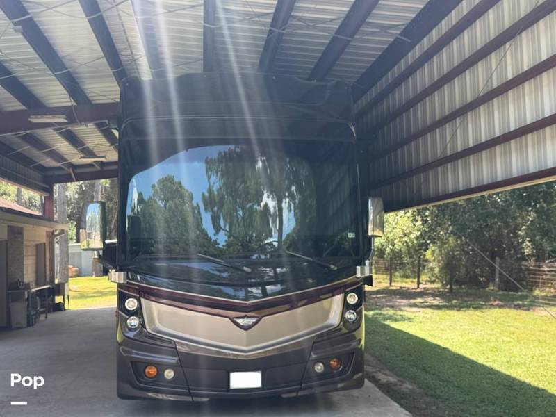2018 Fleetwood Discovery LXE 40E, $ 178,000