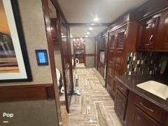 2018 Fleetwood Discovery LXE 40E, $ 178,000