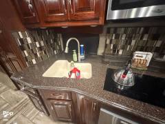 2018 Fleetwood Discovery LXE 40E, $ 178,000