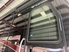 2018 Fleetwood Discovery LXE 40E, $ 178,000