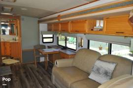 2005 Winnebago Journey 36G, $ 38,500
