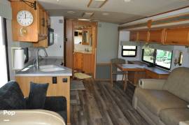 2005 Winnebago Journey 36G, $ 38,500