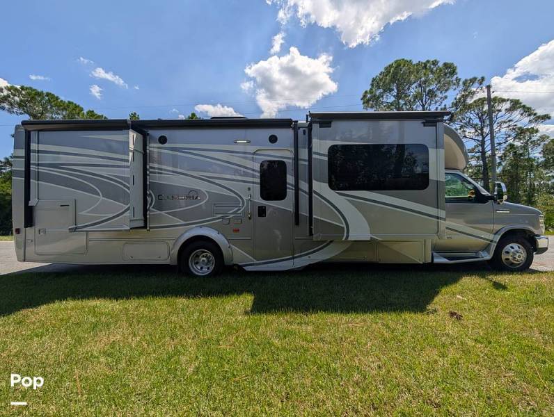 2018 Winnebago Cambria 30J, $ 68,900