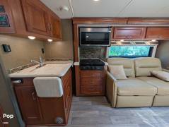 2018 Winnebago Cambria 30J, $ 68,900