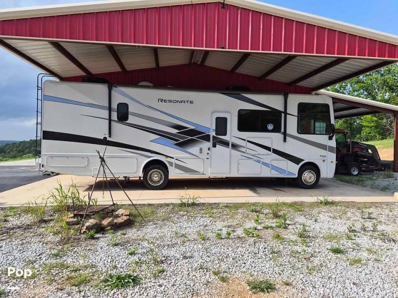 2024 Thor Industries Resonate 32B, $ 115,000