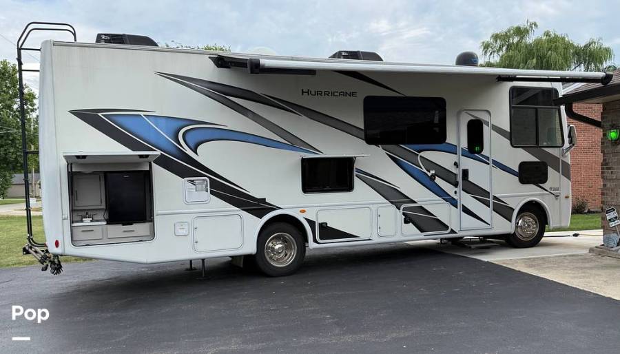 2023 Thor Motor Coach Hurricane 29M, $ 119,000