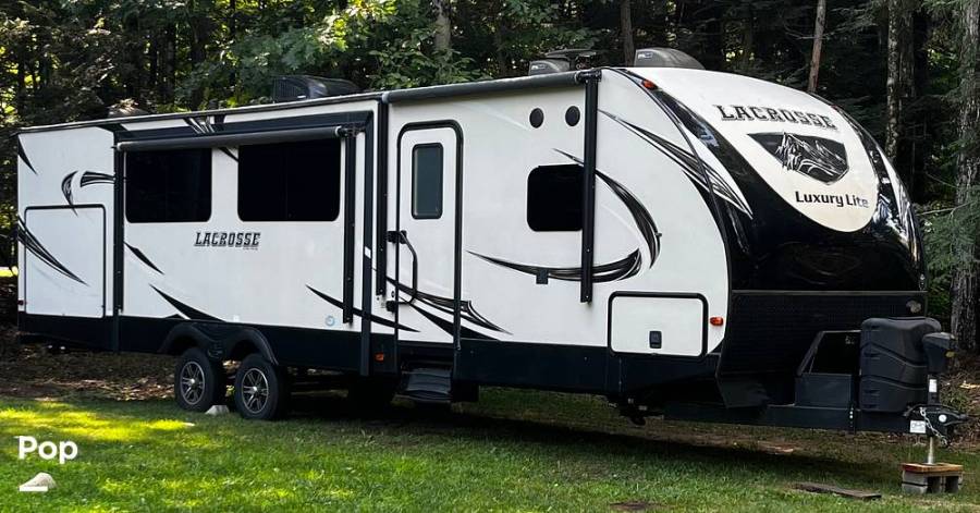 2018 Forest River Lacrosse Luxury Lite 3380IB, $ 27,500