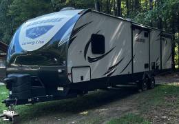2018 Forest River Lacrosse Luxury Lite 3380IB, $ 27,500