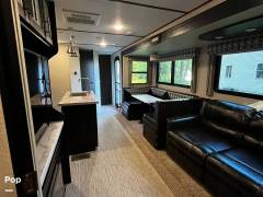 2018 Forest River Lacrosse Luxury Lite 3380IB, $ 27,500