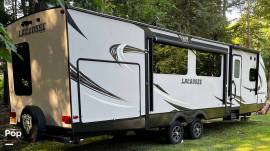 2018 Forest River Lacrosse Luxury Lite 3380IB, $ 27,500