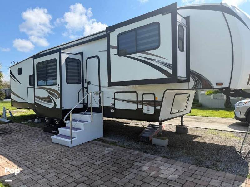 2020 Forest River Sabre 37FLH, $ 42,900