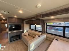 2022 Thor Motor Coach Miramar 37.1, $ 140,000
