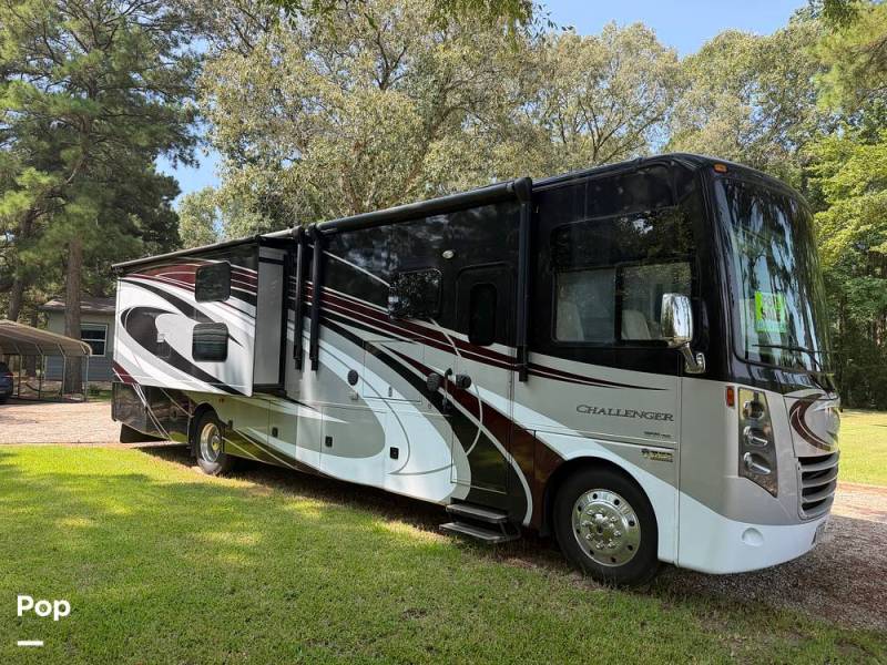 2017 Thor Motor Coach Challenger 37TB, $ 63,700