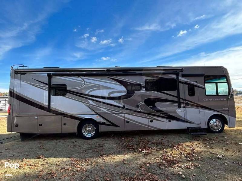 2020 Thor Motor Coach Challenger 35MQ, $ 96,900