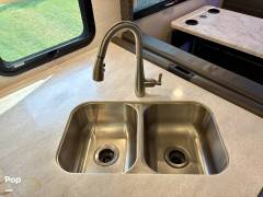 2023 Thor Motor Coach Omni BT36 4X4, $ 168,200