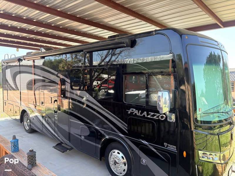 2021 Thor Motor Coach Palazzo 33.6, $ 184,000