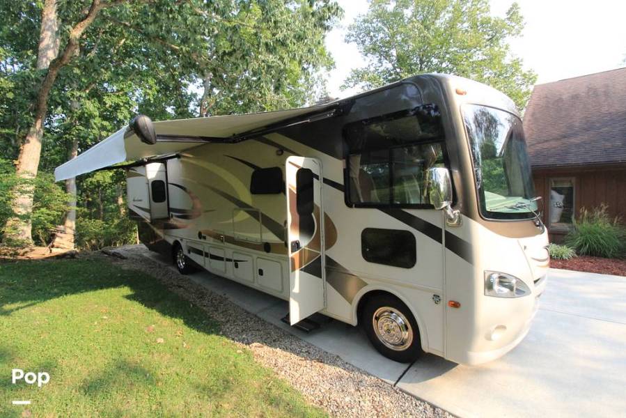 2016 Thor Motor Coach Hurricane 35C, $ 67,800