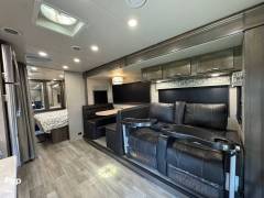 2021 Dynamax Isata 30FW 4x4, $ 174,900