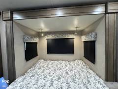 2021 Dynamax Isata 30FW 4x4, $ 174,900