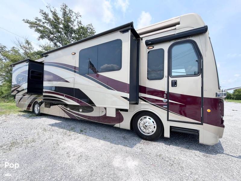 2017 Fleetwood Discovery LXE 40D, $ 129,700