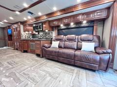2017 Fleetwood Discovery LXE 40D, $ 129,700
