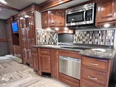 2017 Fleetwood Discovery LXE 40D, $ 129,700